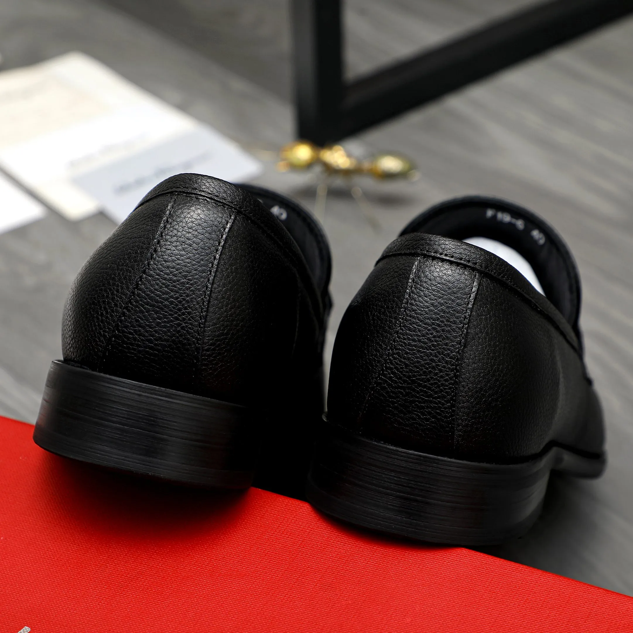 Men's shoes 💰420 Product trademark: Ferragamo " Ferragamo ] Business slip-on leather shoes Regular size: 39-45 (38.46 custom-made, non-refundable) Product materials: Selected small pebbled cowhide upper, sheepskin lining, original rubber outsole